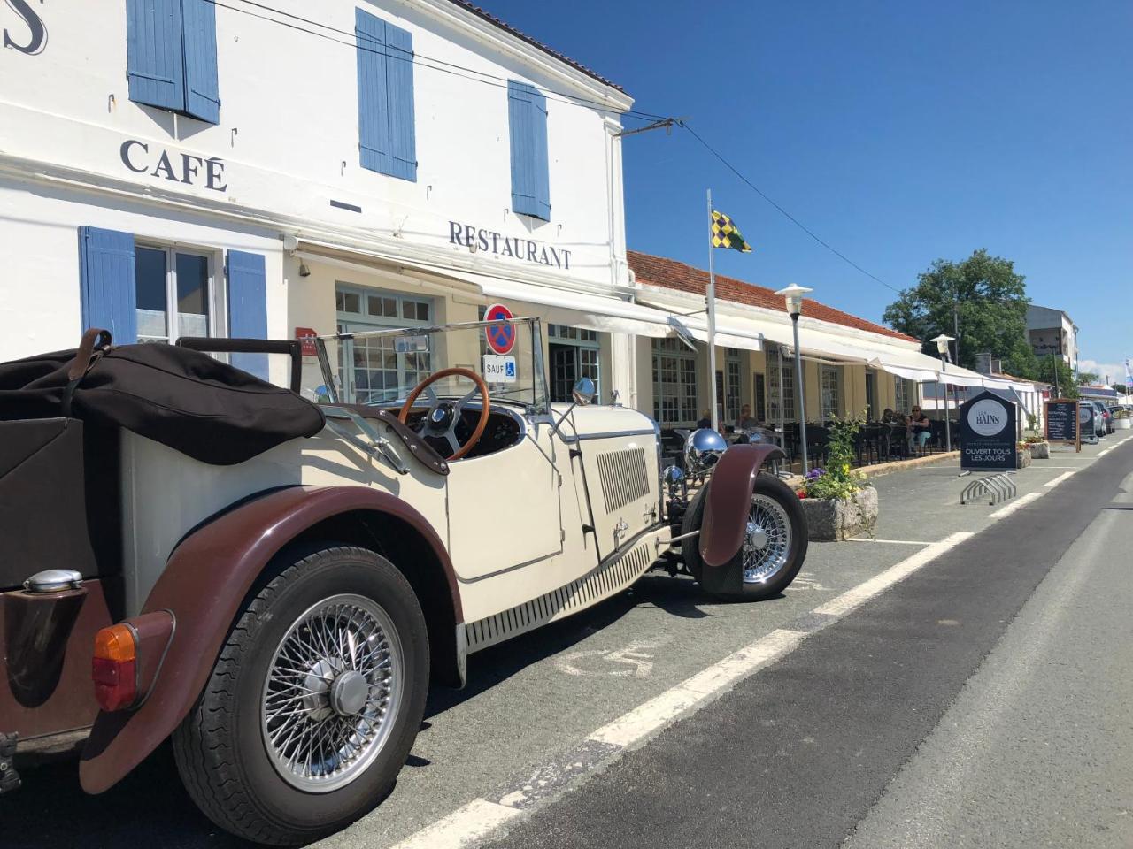 Les Bains Boyardville - Hotel Et Restaurant Екстериор снимка